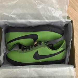 Nike Men's Green and Black Sneakers